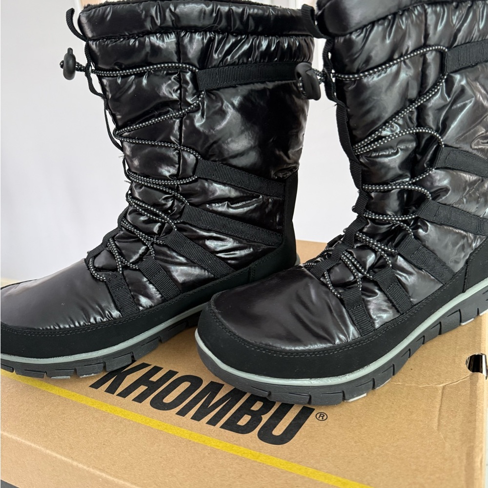 Khombu Women's Glossy Black Winter Boots